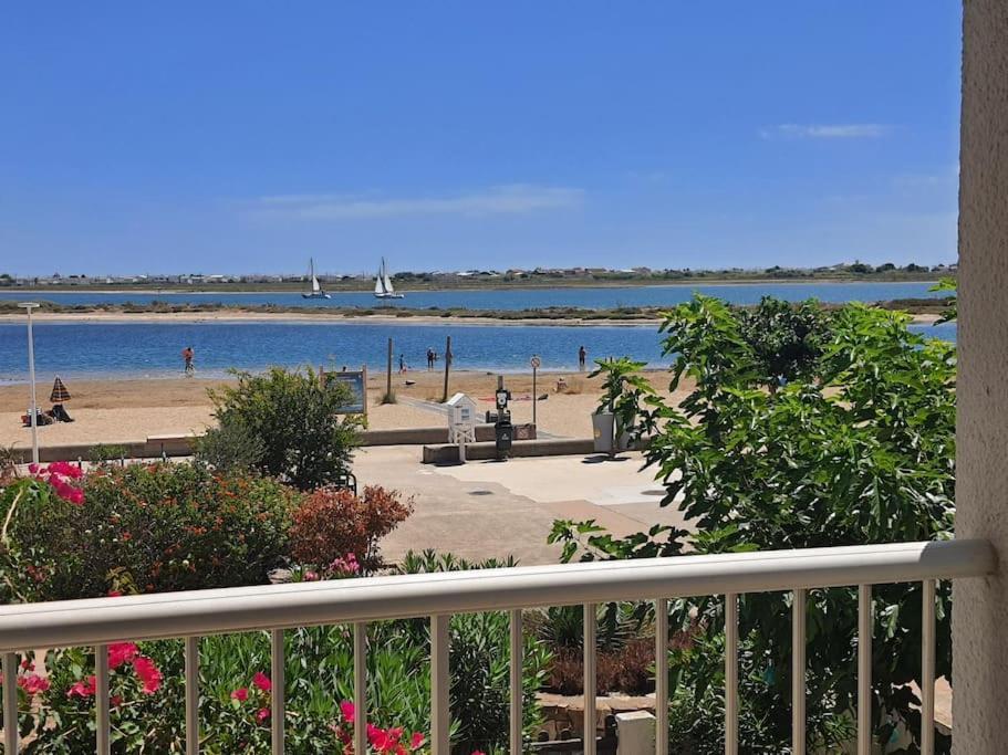 Au Bord De La Plage Du Grazel Gruissan Exterior foto